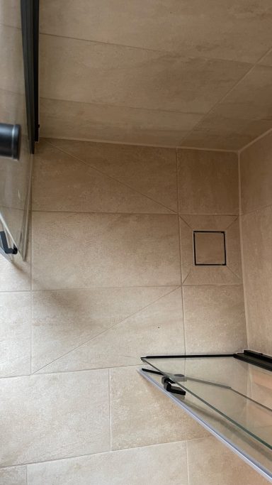 Bad 2 Duschbereich - Nachher