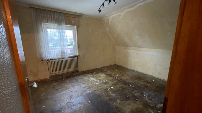 Tapeten und Bodenbeläge entfernen